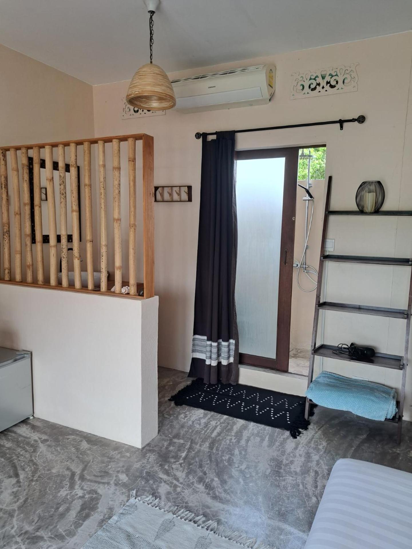 Laura Guest House-Adult Only- Hua Thanon  Exterior photo